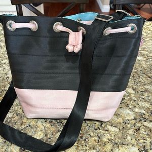 Harvey’s Seatbelt Bag